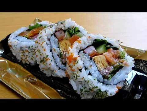 Hình ảnh Roll Kaisen Salad Maki (Cuộn Cá Sống Thập Cẩm Đặc biệt)