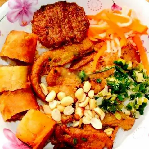 Hình ảnh Combo bún thịt nướng thập cẩm - nước mát