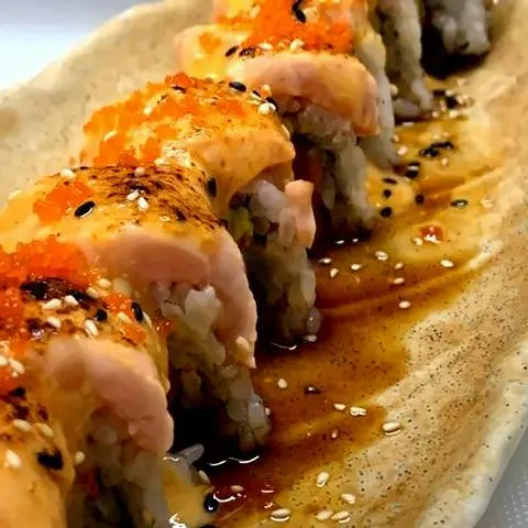 Hình ảnh Sushi cá hồi - sốt phô mai