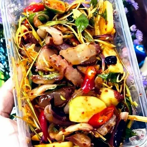 Hình ảnh Mix chân gà rút xương + bạch tuột sốt Thái NHỎ