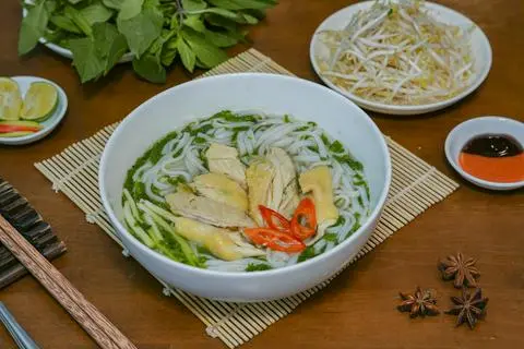 Hình ảnh Phở gà đùi