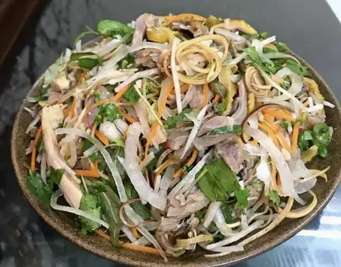 Hình ảnh Gỏi gà xé nguyên con tặng cháo
