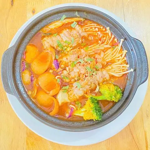 Hình ảnh Mì Cay Bò Cuộn Nấm Kim Châm