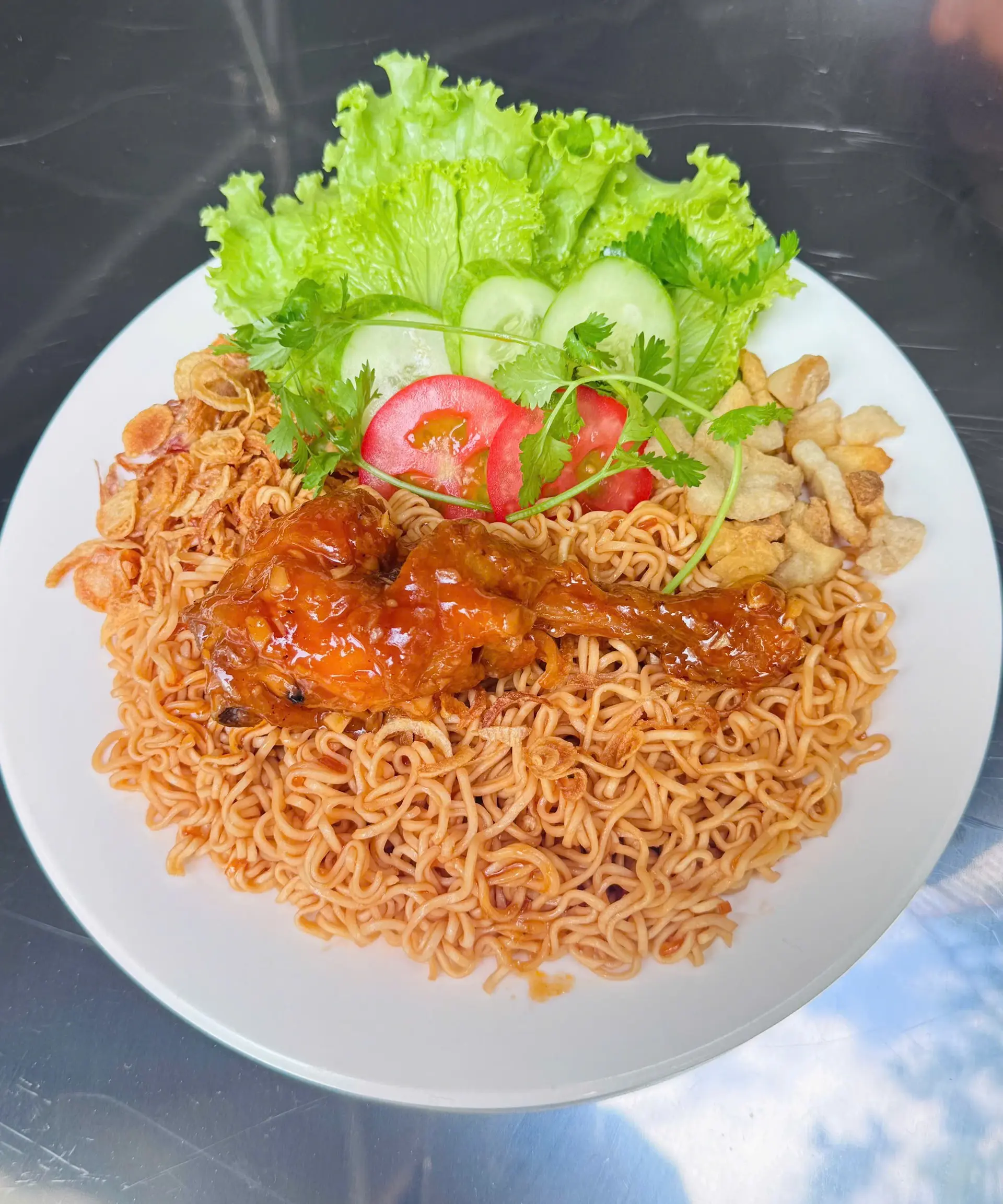 Hình ảnh Mì trộn tóp mỡ đùi gà