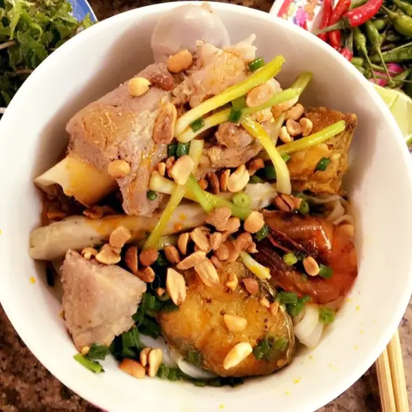 Hình ảnh mỳ quãng đặc biệt thập cẩm