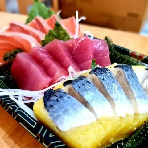Hình ảnh Sashimi mix 5p - salmon tuna nishin sashimi
