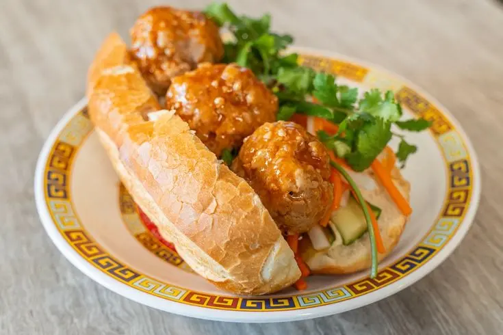 Hình ảnh Bánh mì xíu mại