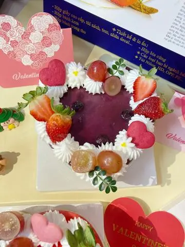 Hình ảnh Mousse Việt quất Trái tim ( kèm hộp trong suốt có quai)