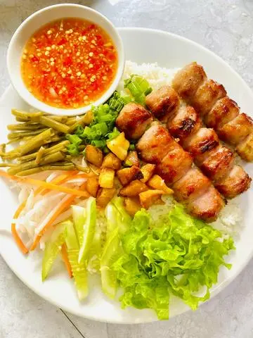 Hình ảnh Cơm tấm nem lụi nướng mật ong