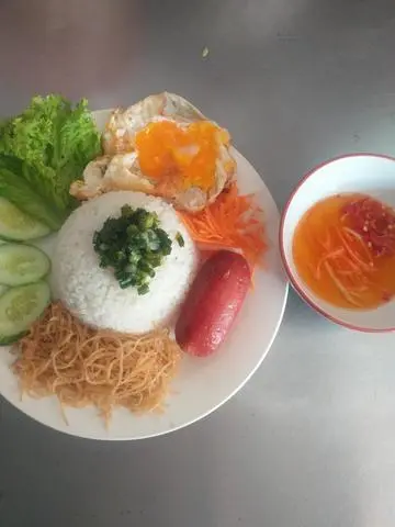 Hình ảnh cơm tấm lạp xưởng tươi+bì +trứng ốp la