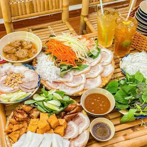 Hình ảnh Combo 2 - 2 bún đậu thập cẩm - 2 bún chả - 1 trà tắc - 1 trà chanh