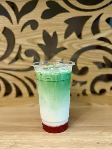 Hình ảnh Matcha latte dâu tây