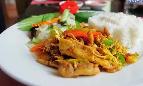 Hình ảnh Cơm Gà Kho Sả Ớt