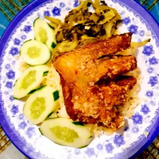 Hình ảnh Cơm Ức Gà(má đùi)Xối Mở Nhúng Nước Mắm Tỏi