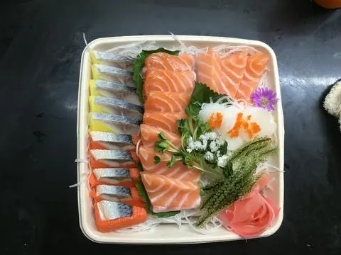 Hình ảnh Combo Sashimi Cá hồi cá trích sò điệp - Mix 3E
