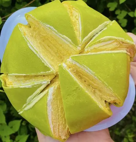 Hình ảnh Bánh Crep Sầu Riêng Ngàn lớp Dứa 14cm 450g