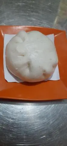 Hình ảnh Bánh bao thịt 2 trứng cút - trứng muối