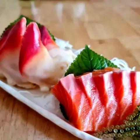 Hình ảnh Sashimi mix 4 - salmon hokigai sashimi