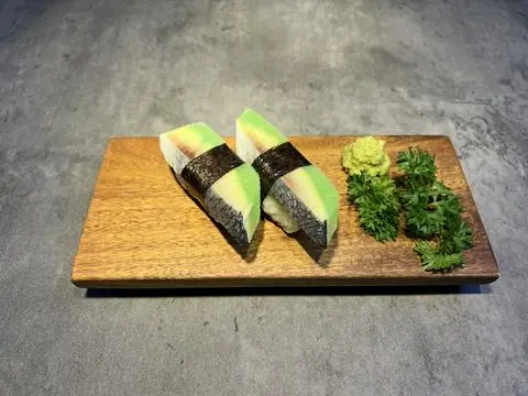 Hình ảnh Sushi cá ép trứng xanh - A7