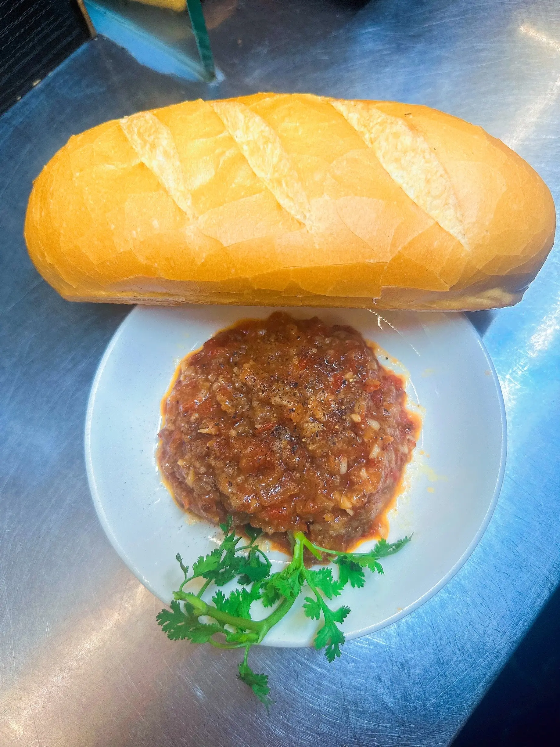 Hình ảnh Bánh Mì Xúc Bò Bằm