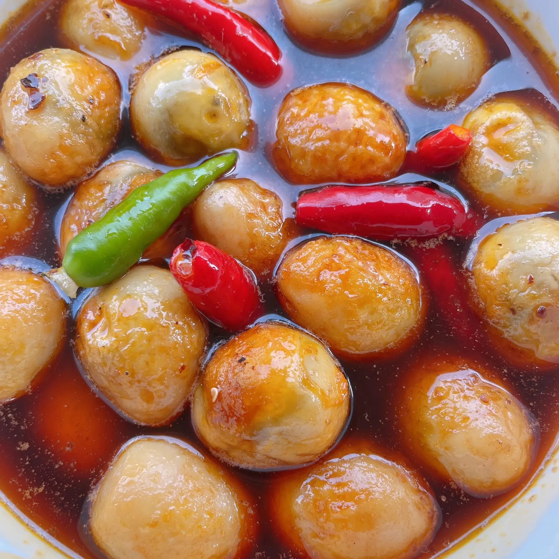Hình ảnh Cơm tấm trứng cút kho tương