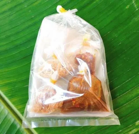 Hình ảnh Bánh tráng phơi sương chấm sốt me
