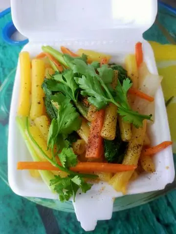 Hình ảnh Nui Xào Rau Thêm 