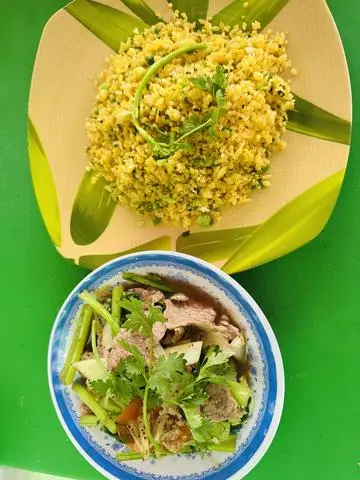 Hình ảnh Cơm bò xào rau cải