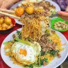 Hình ảnh mì gói xào bò trứng