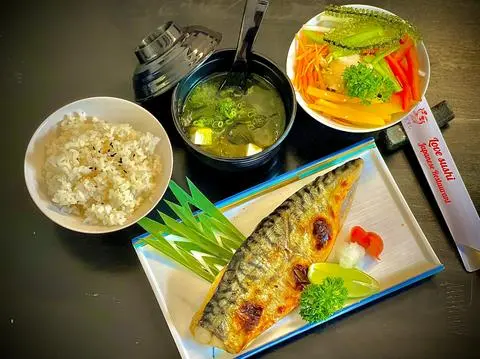 Hình ảnh Cơm cá saba nướng