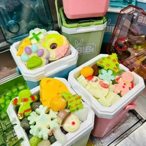 Hình ảnh Combo bình trà sữa siêu cute 1 lít tặng chân mèo và full topping( không bao gồm jerry)