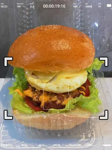 Hình ảnh 2 Burger Bò trứng kèm 2 ly coca