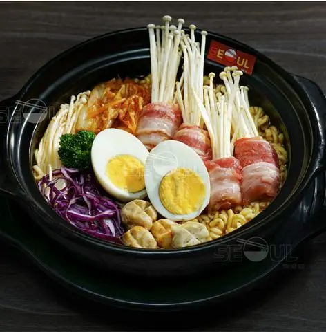 Hình ảnh Mì kim chi bò Mỹ nấm trứng