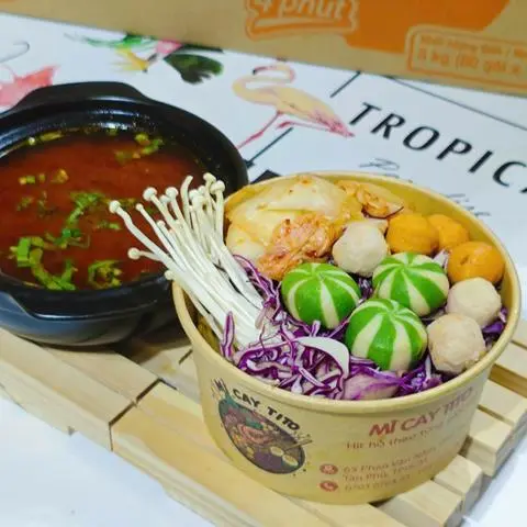 Hình ảnh Mì cay thả lẩu trứng muối + cá viên tôm viên ( tặng 1ly nước ngọt) 