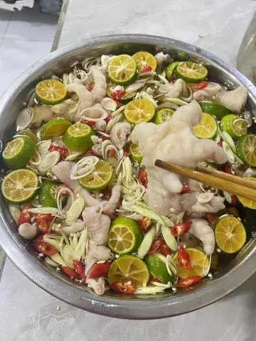 Hình ảnh Chân gà sả tắc