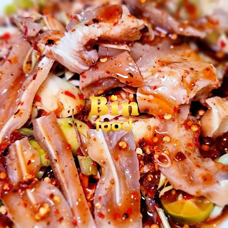 Hình ảnh Tai heo sốt mắm tắc cay