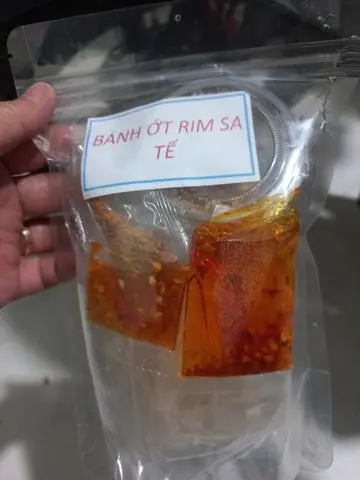 Hình ảnh bánh tráng ớt rim sa tế
