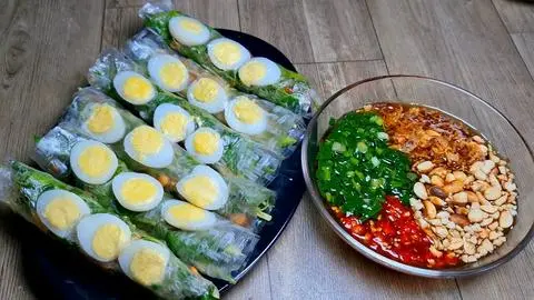 Hình ảnh Bánh tráng cuốn chấm sốt mỡ hành