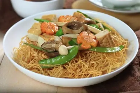 Hình ảnh hủ tiếu mì xào giòn 