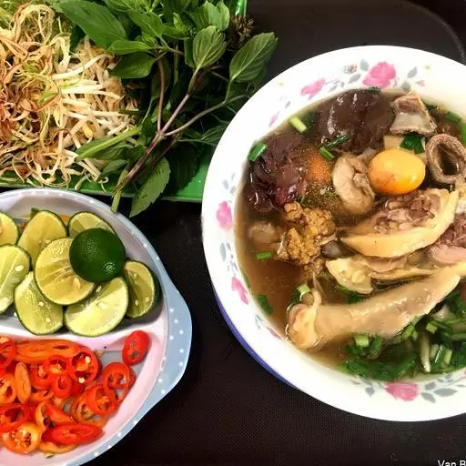 Hình ảnh Phở đùi gà - lòng gà