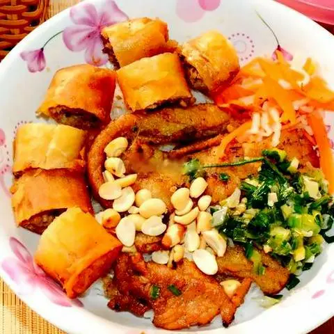 Hình ảnh Bún thịt nướng chả giò - không nem