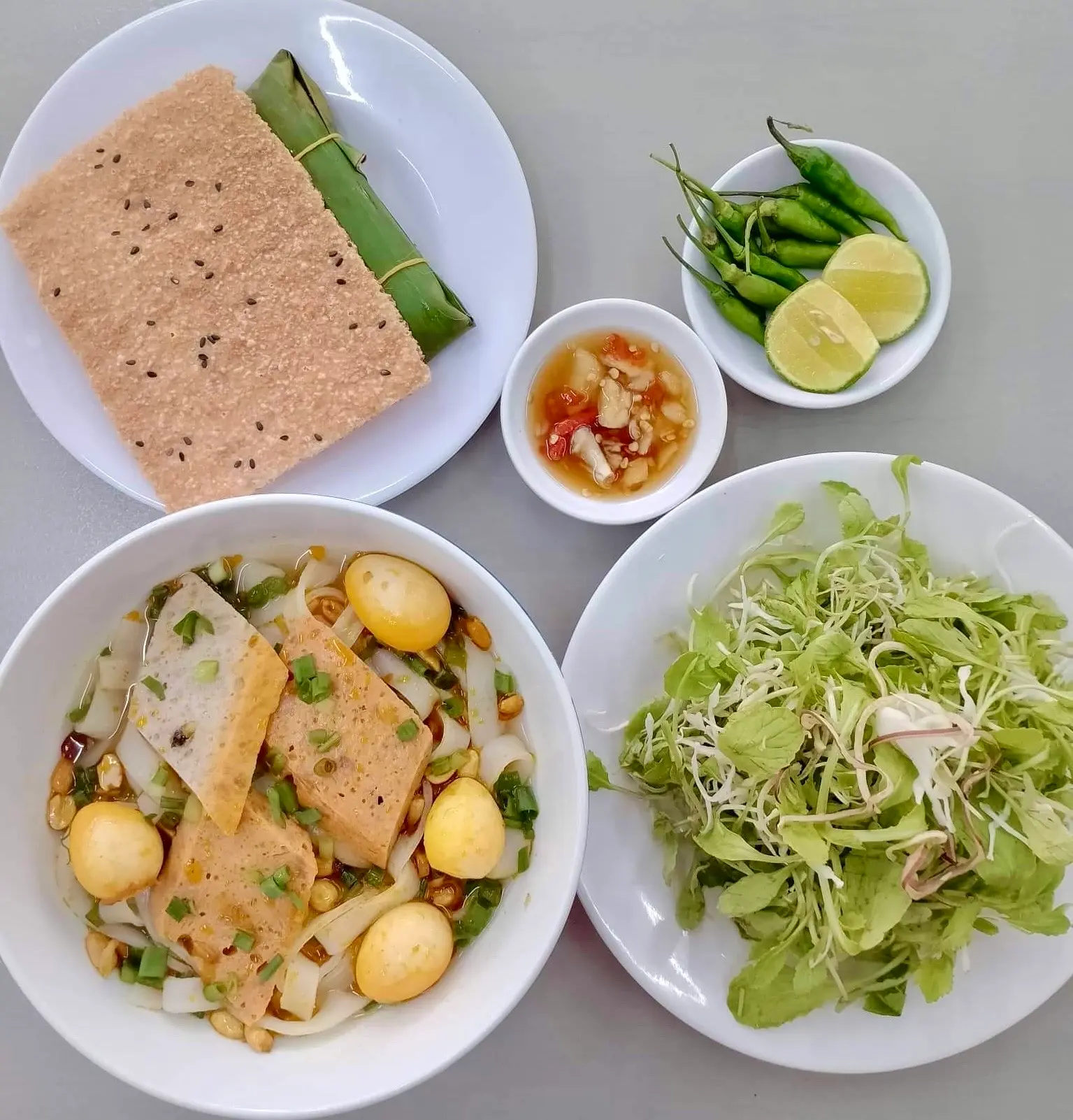 Hình ảnh Mì quảng chả cua tôm - trứng cút