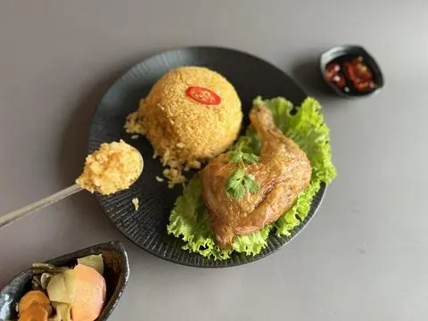 Hình ảnh Gà xối mỡ - đùi gà góc tư