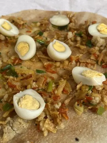 Hình ảnh Bánh Tráng Nướng Trứng Cút