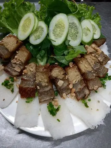 Hình ảnh Bánh hỏi heo quay chay