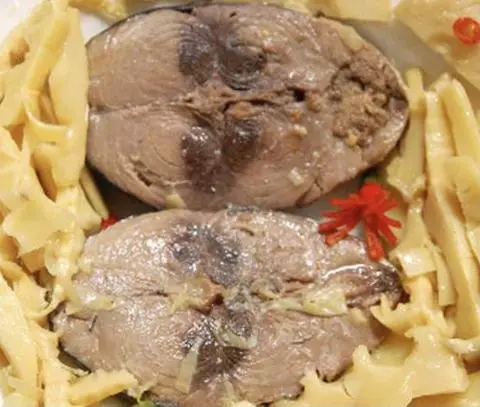 Hình ảnh Cá ngừ kho măng + cơm