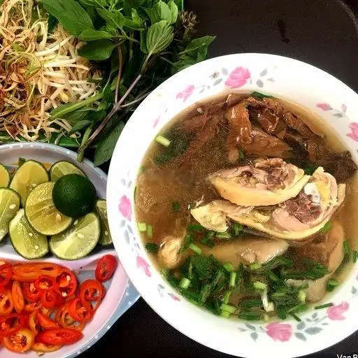 Hình ảnh Phở nguyên đùi