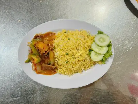 Hình ảnh Cơm chiên bò xào sa tế