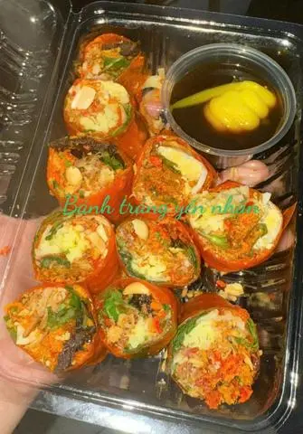 Hình ảnh bánh tráng cuốn chấm sốt me bơ