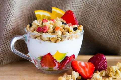 Hình ảnh Sữa chua hạt - greek yogurt fruits nuts